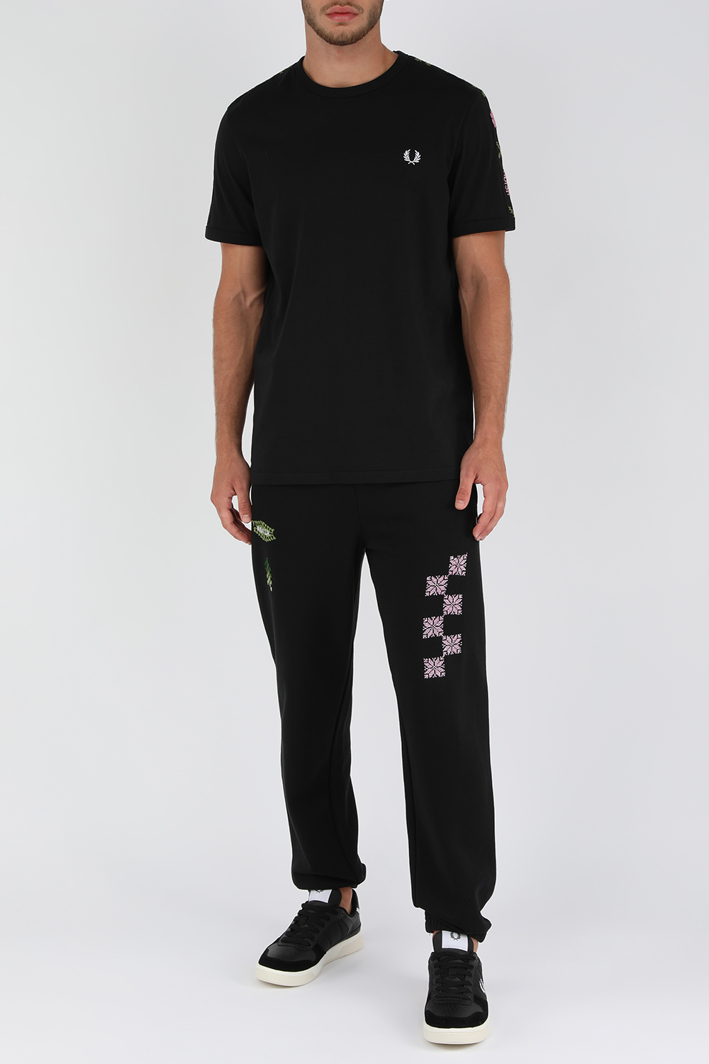 פרד פרי X אדיש חולצת טי קצרה שחורה עם לוגו רקום